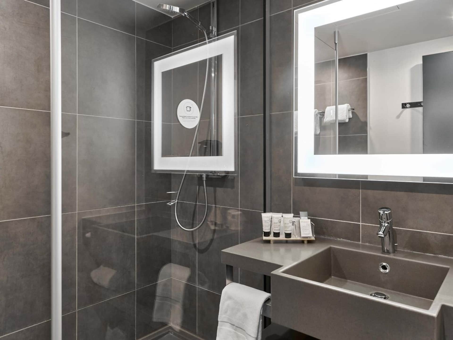 B&B Hôtel Cergy Port