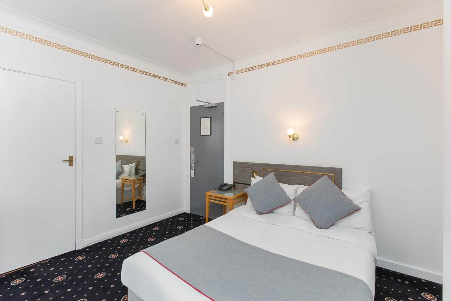 OYO Stade Court Hotel