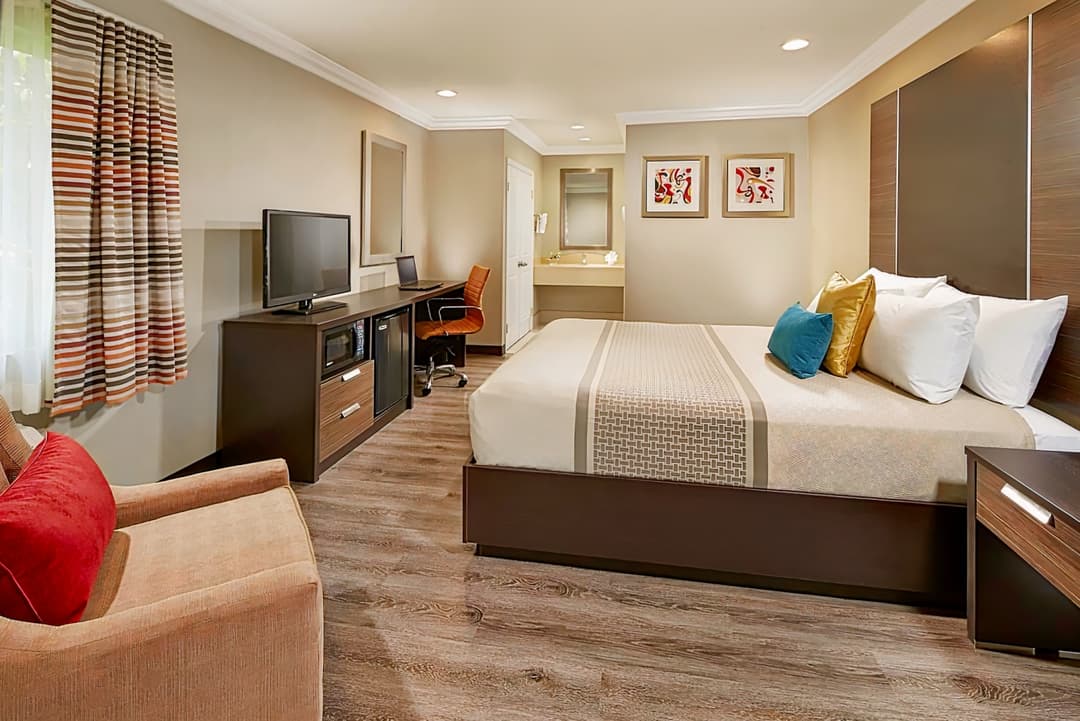 Eden Roc Inn & Suites