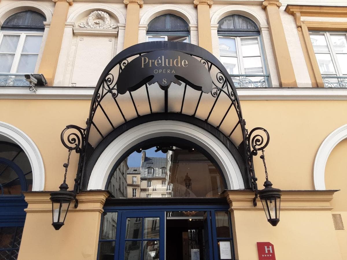 Leonardo Boutique Paris Opera