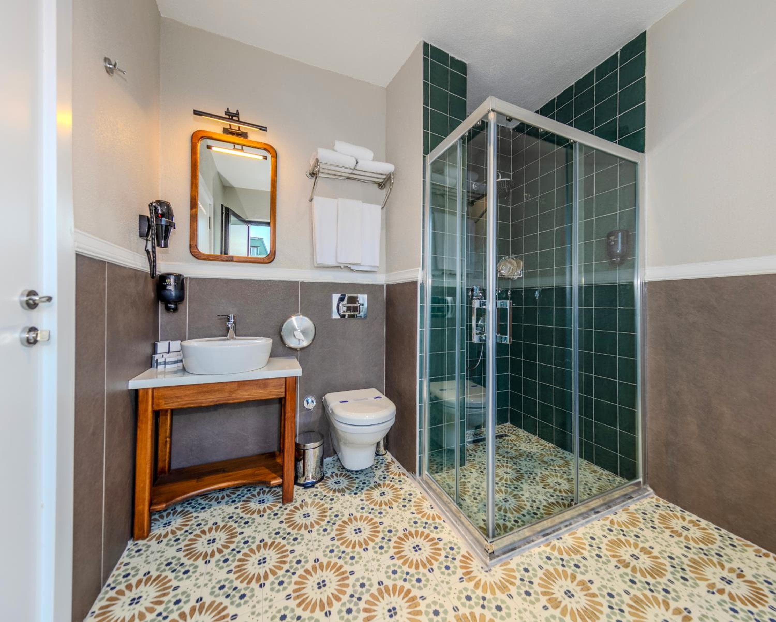 Nenessa Airport Hotel