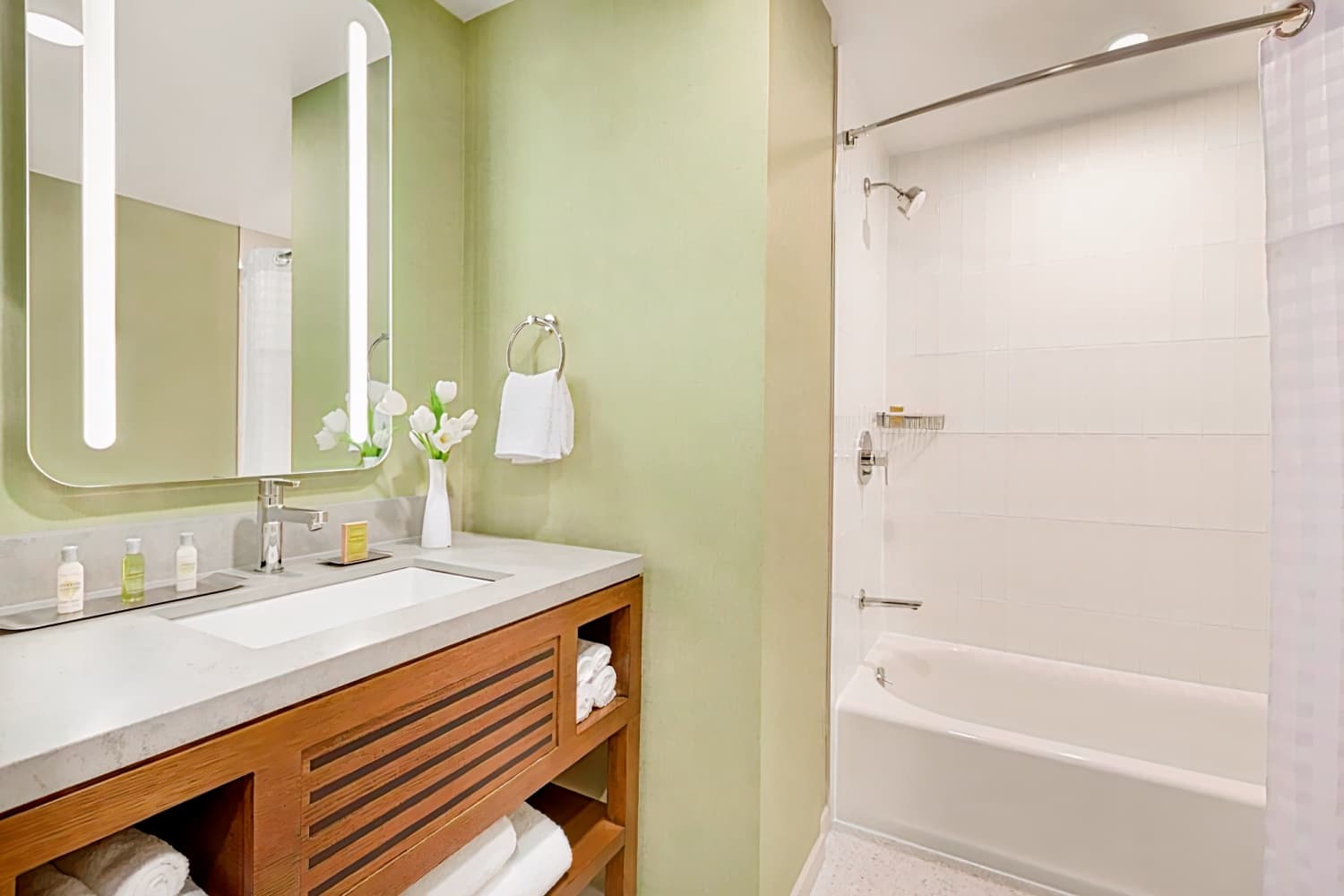 DoubleTree by Hilton Hotel Campbell - Pruneyard Plaza