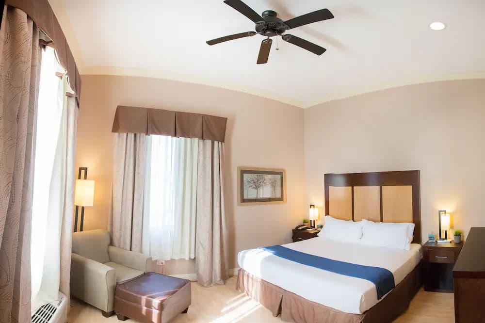 Holiday Inn Express Benicia