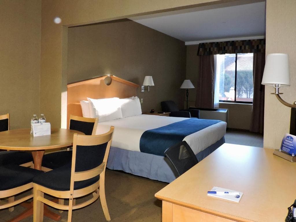 Marco LaGuardia Hotel and Suites