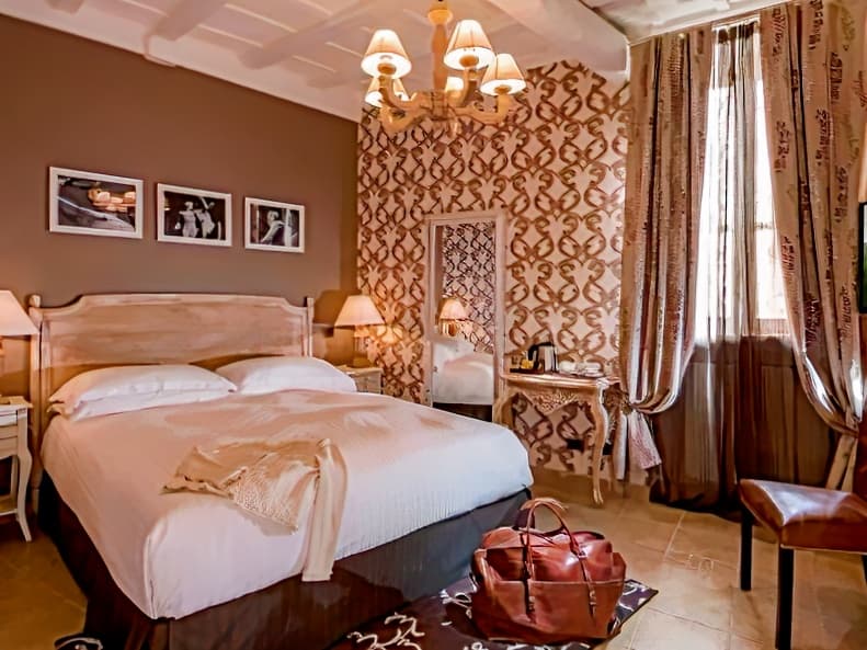 The inn at the Roman forum