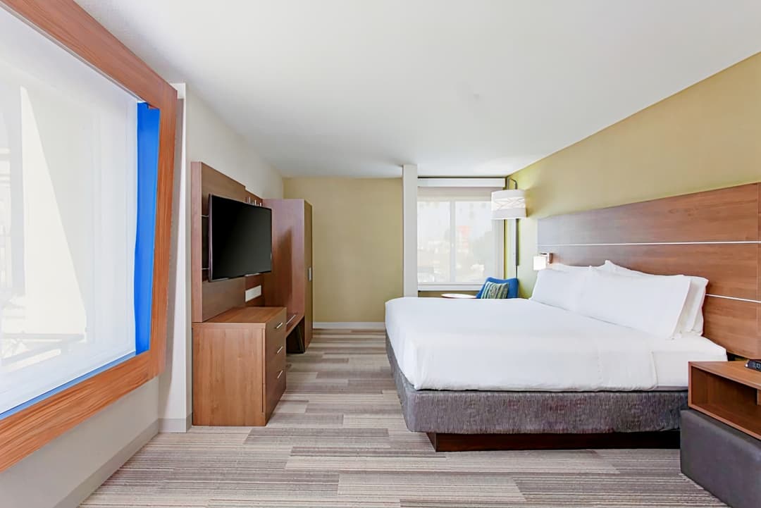 Holiday Inn Express Hotel & Suites Pasadena-Colorado Boulevard, an IHG Hotel