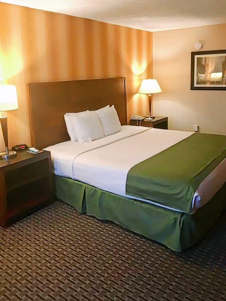 E Hotel Banquet & Conference Center