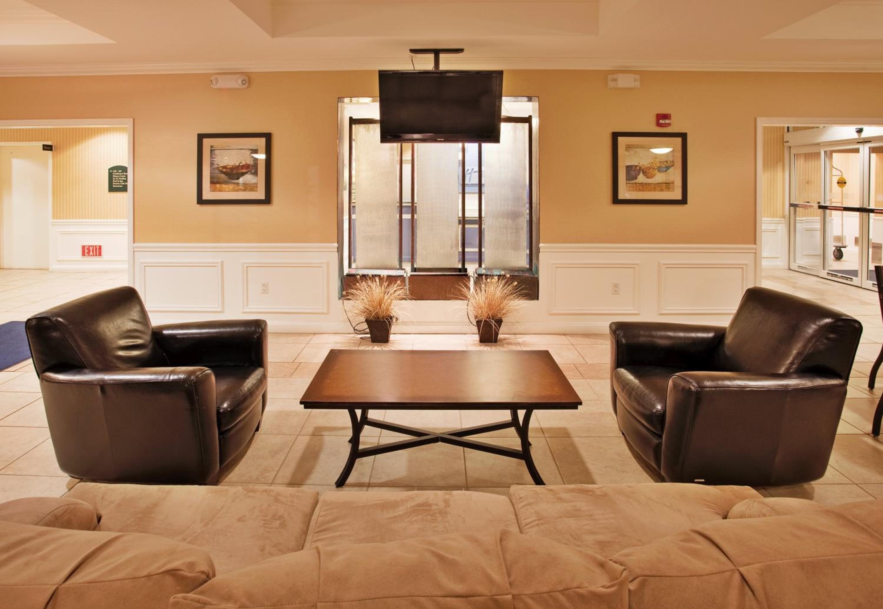 Holiday Inn Express & Suites Wichita Airport