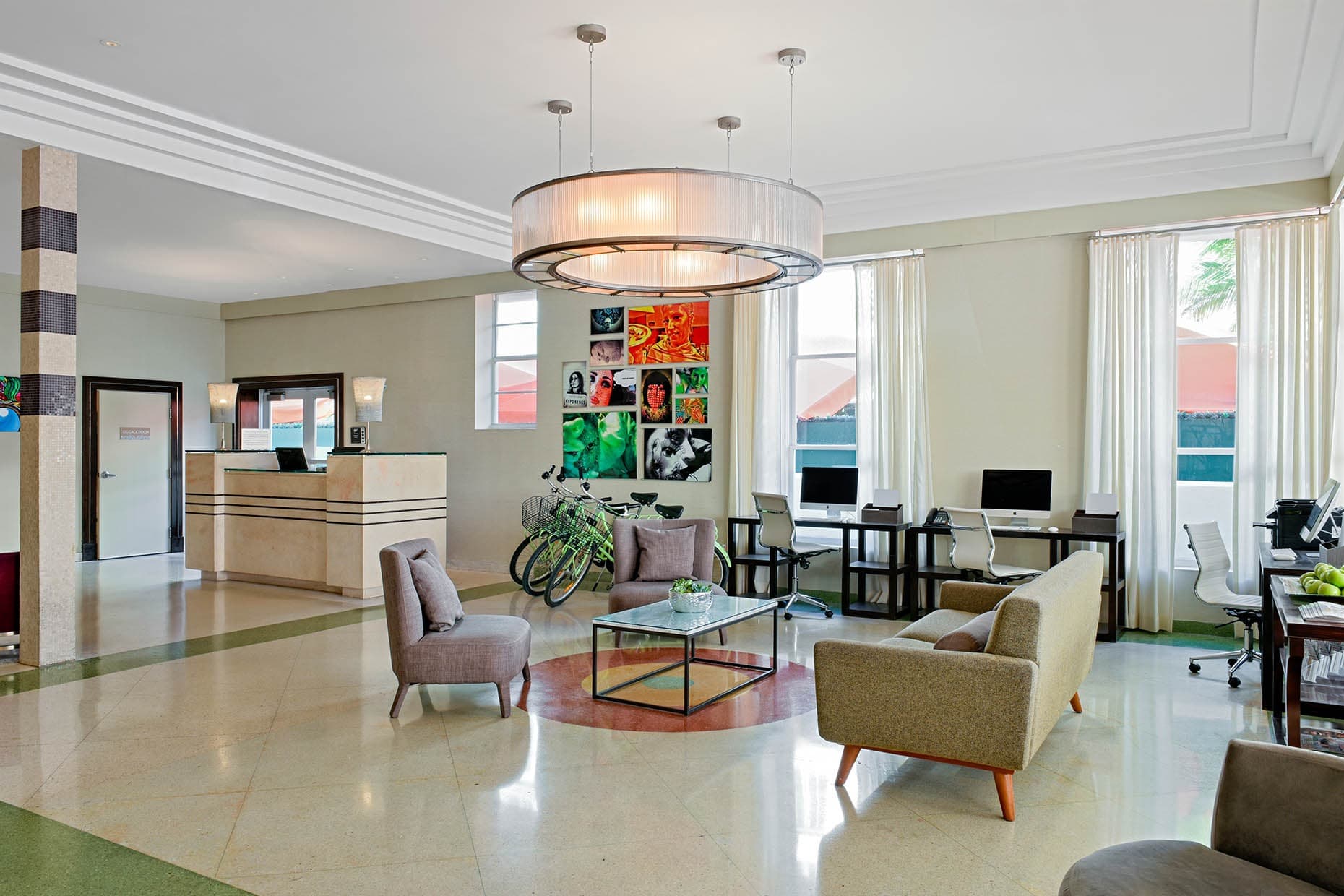 Hotel Breakwater South Beach