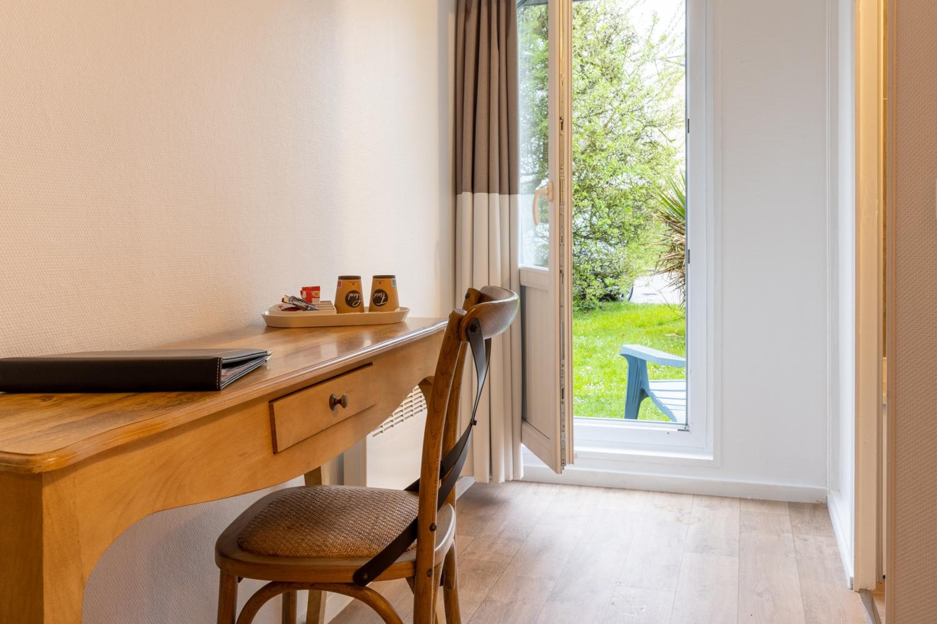 Sure Hotel by Best Western Plaisir