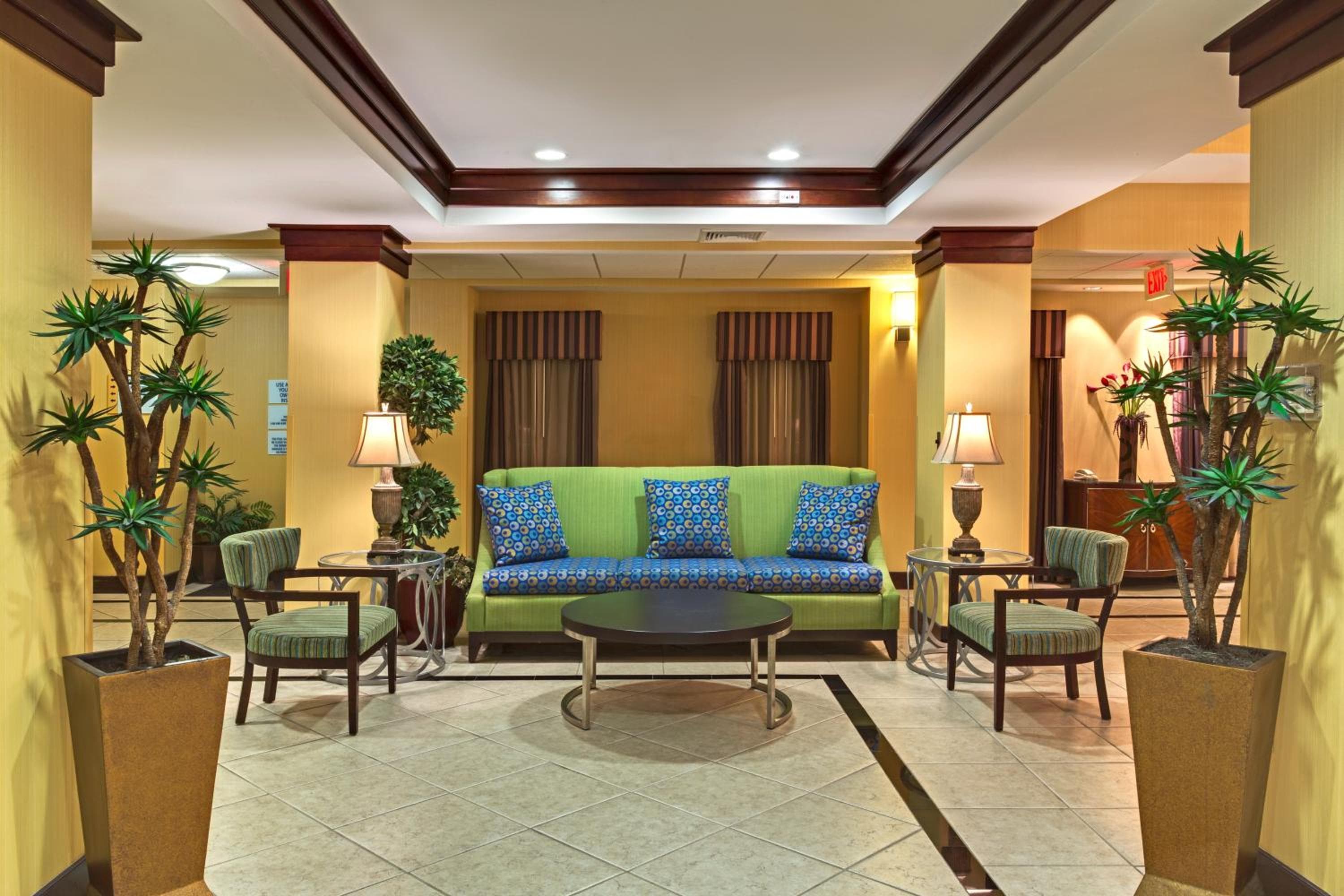 Holiday Inn Express Tower Center New Brunswick, an IHG Hotel