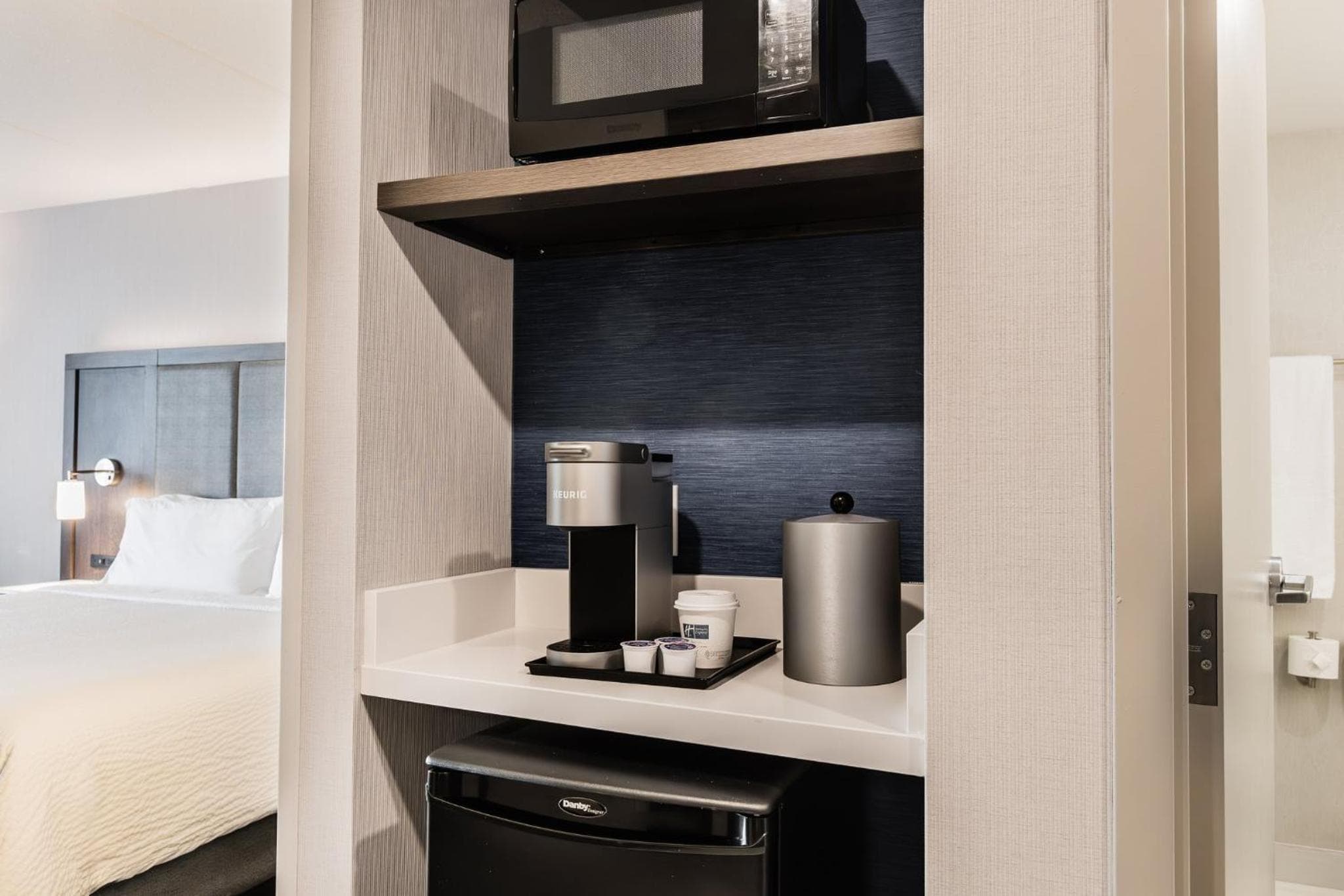 Holiday Inn Express & Suites - Toronto Airport South, an IHG Hotel