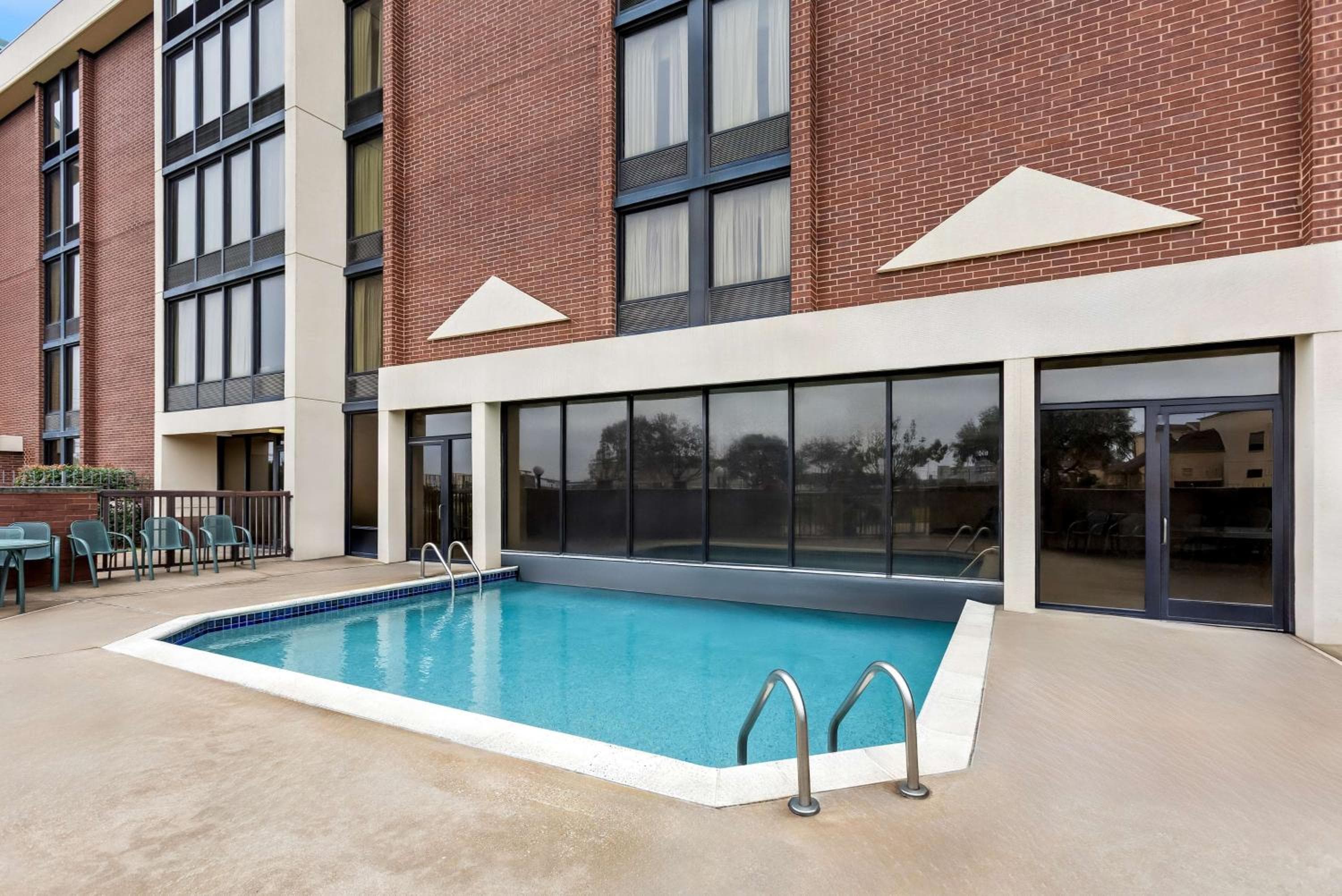 Sonesta Essential Houston Hobby Airport