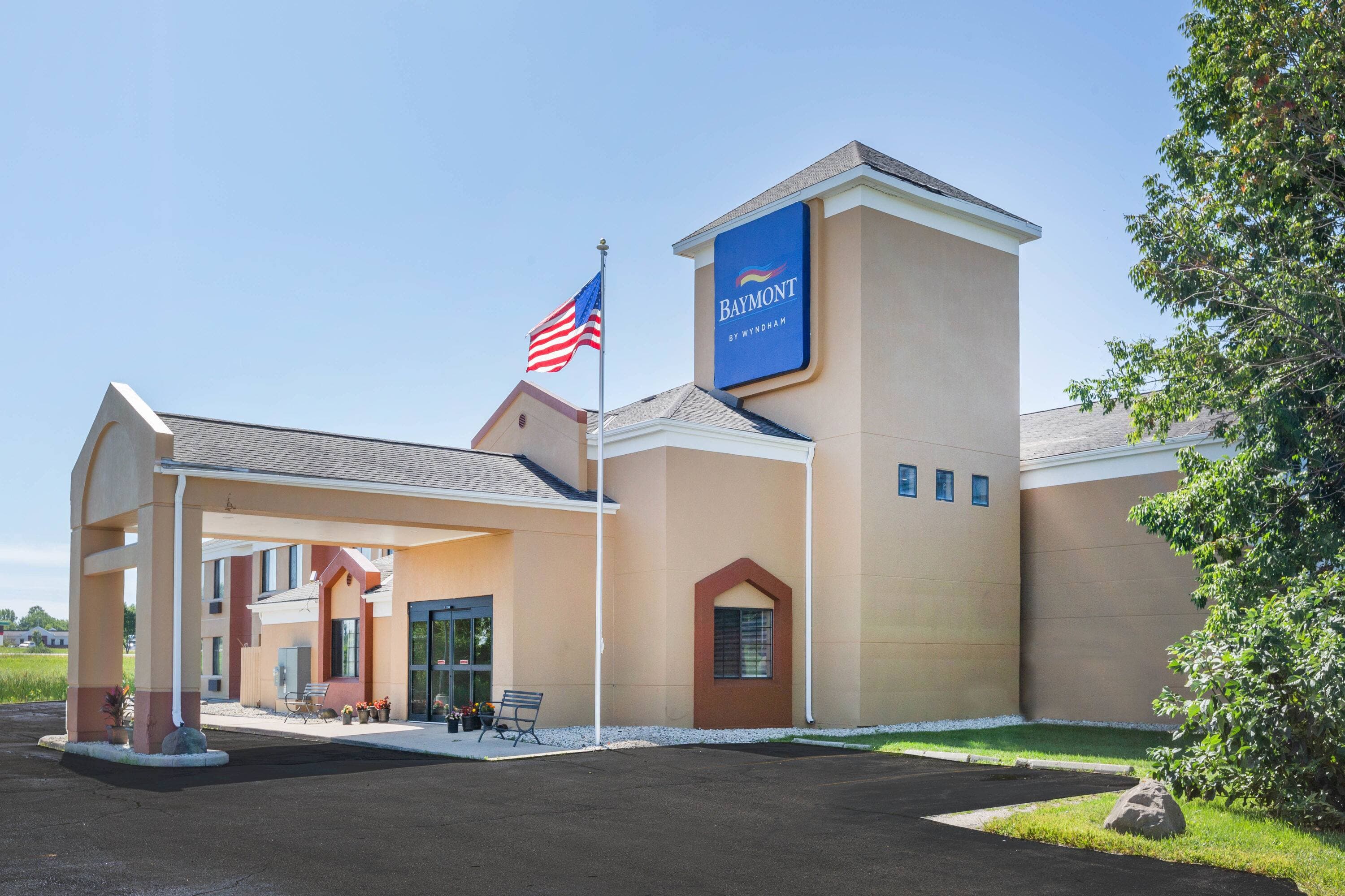 Baymont Inn & Suites by Wyndham Mukwonago