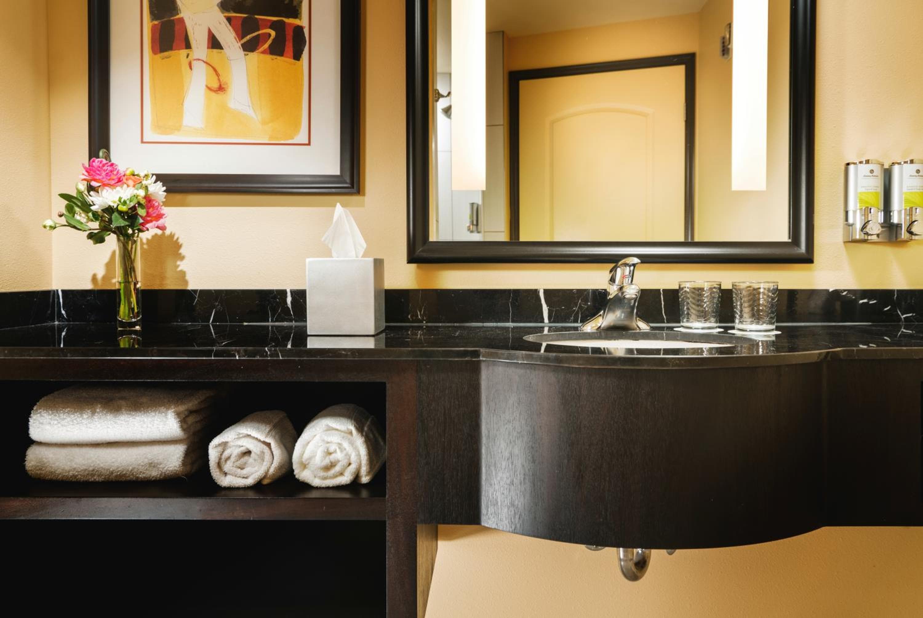 Staypineapple, The Maxwell Hotel, Seattle Center Seattle