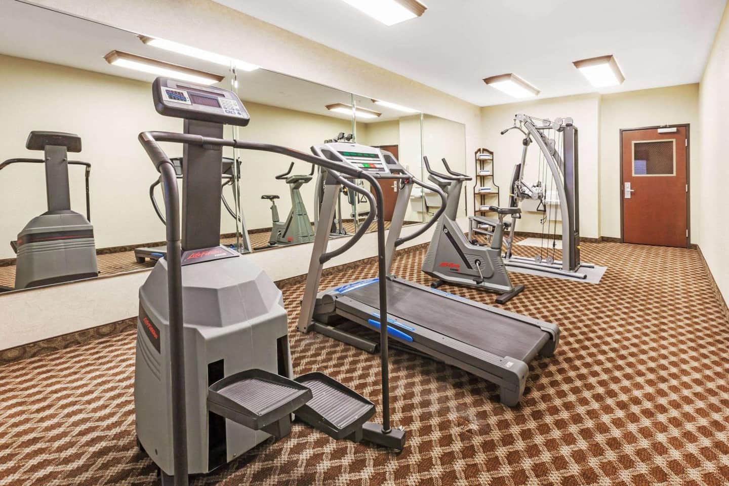 Grander Inn & Suites by IHG
