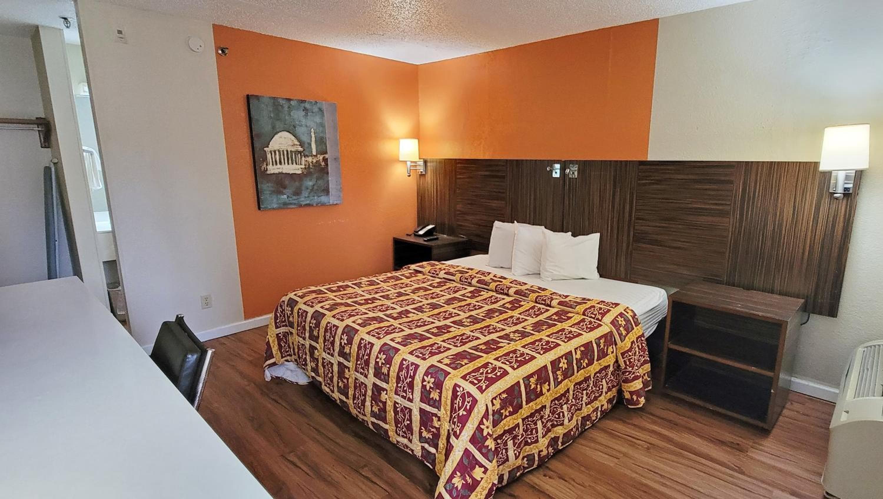 Studios and suites 4 less