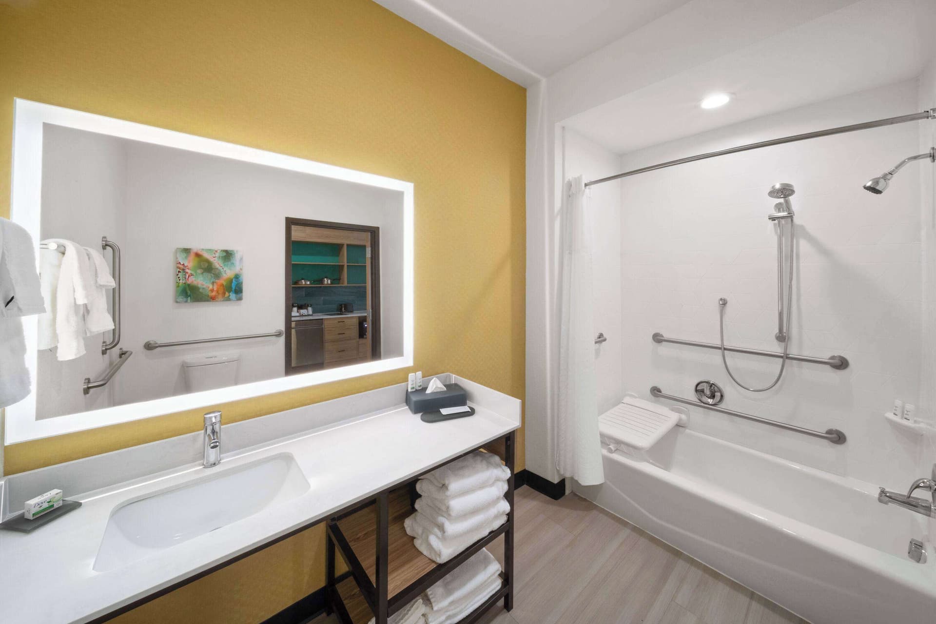 La Quinta Inn & Suites by Wyndham El Paso East Loop-375