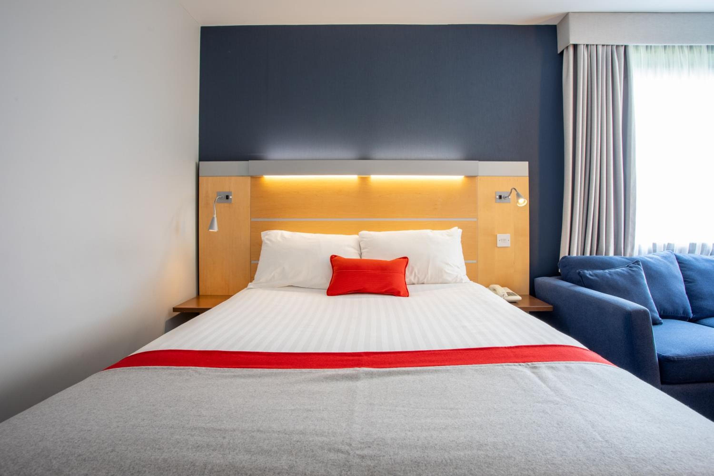 Holiday Inn Express - Dunfermline