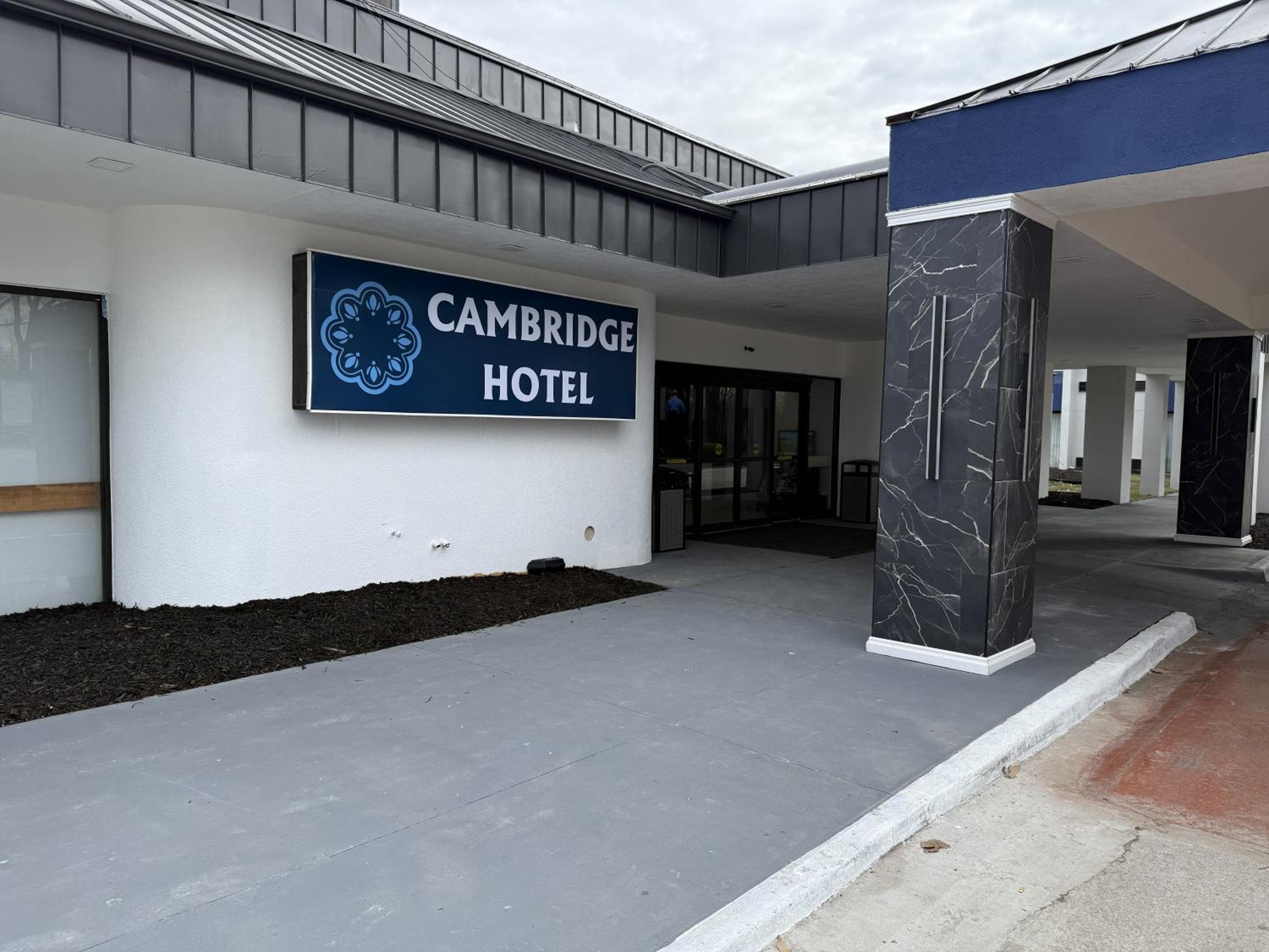 Cambridge Hotel - Kansas City