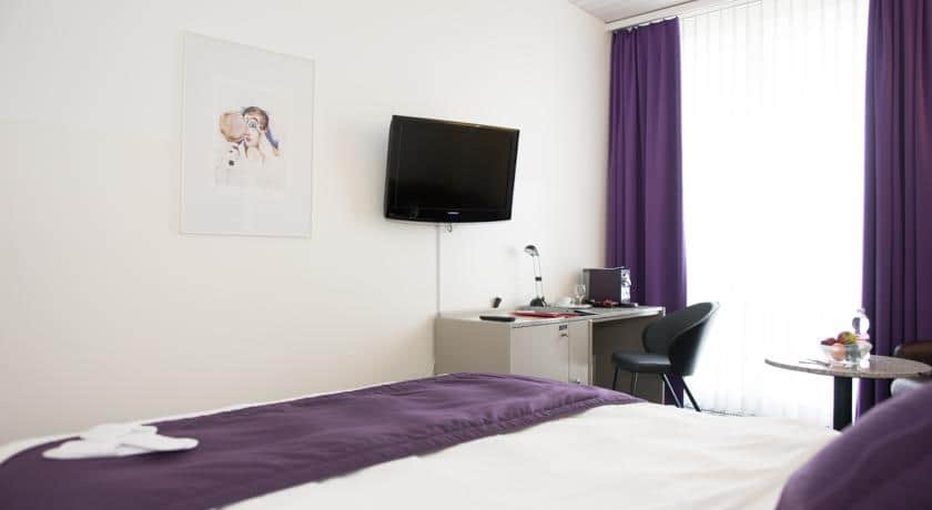 Hotel Fly Away